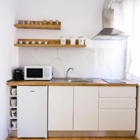 A Casa Dei Nonni * Tirana